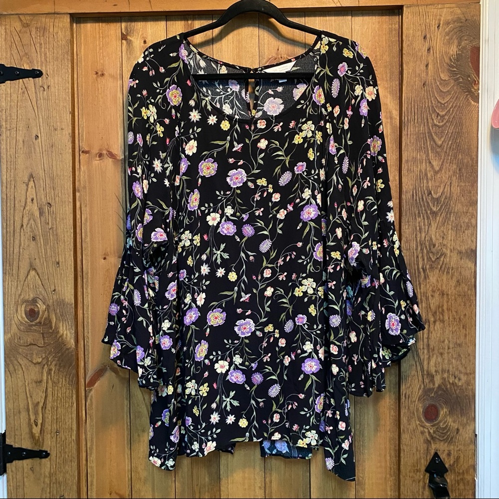 Lauren Conrad 3/4 sleeve blouse with split back hem. EUC Size 3x